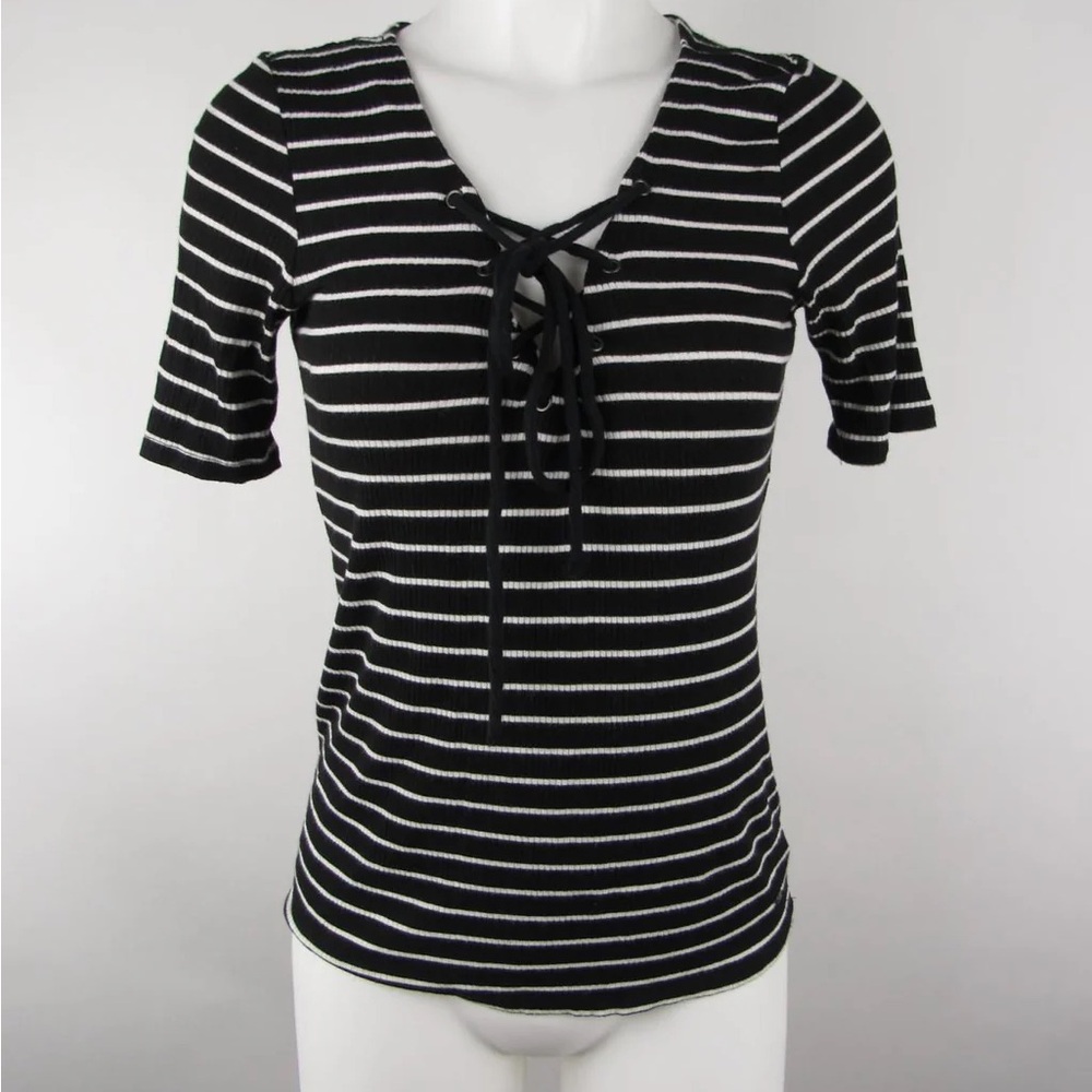 American Eagle Outfitters Lace-Up Ribbed Tee Large